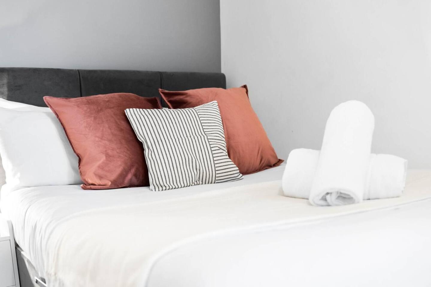 City Centre - Two Bedroom Apartment - Juliet Balcony - Secure Parking - Wifi - Smart Tv - Top Rated -33S Birmingham Exterior foto
